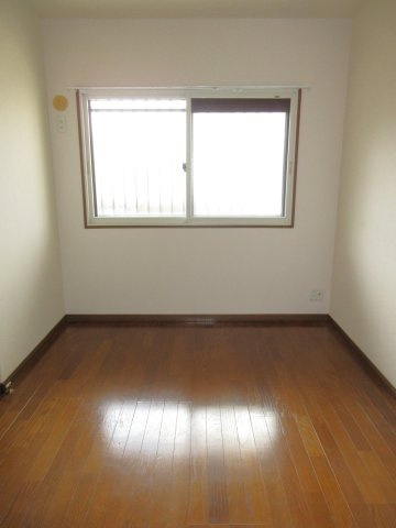 アール・クリエイト星が丘の居間・リビング|西側洋室