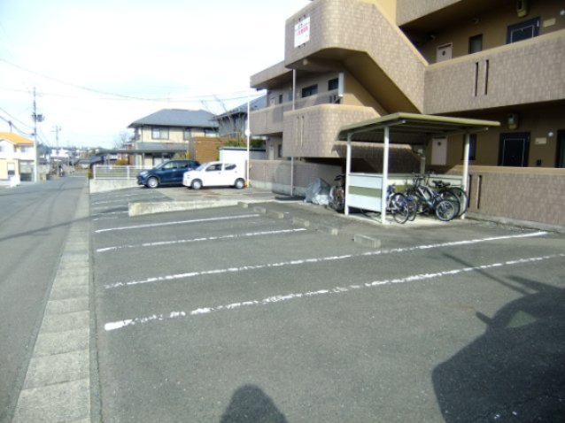 アール・クリエイト星が丘の駐車場|縦列2台駐車