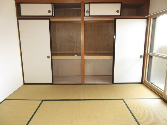 アール・クリエイト星が丘の和室