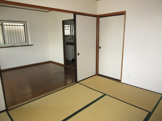 アール・クリエイト星が丘の和室