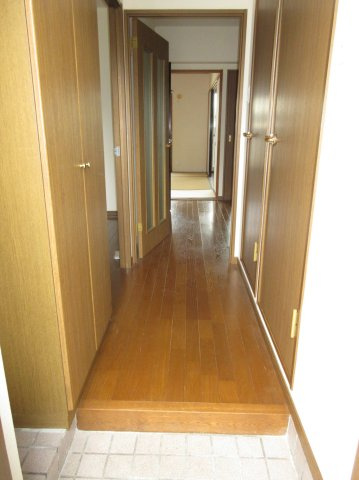 アール・クリエイト星が丘の玄関