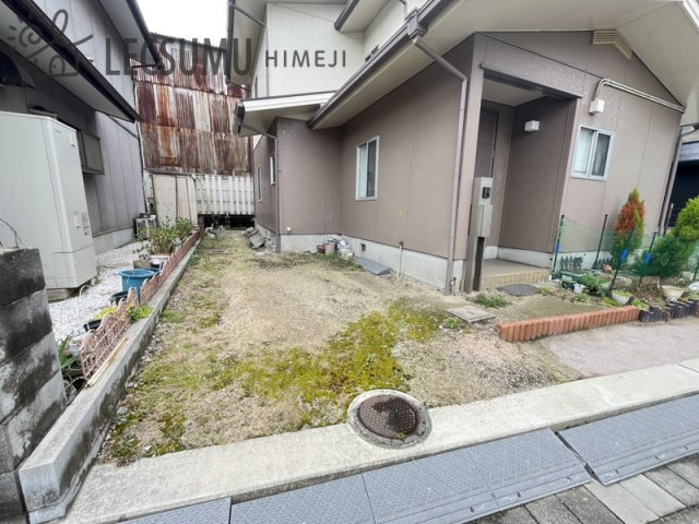 姫路市広畑区吾妻町2丁目/中古戸建の駐車場