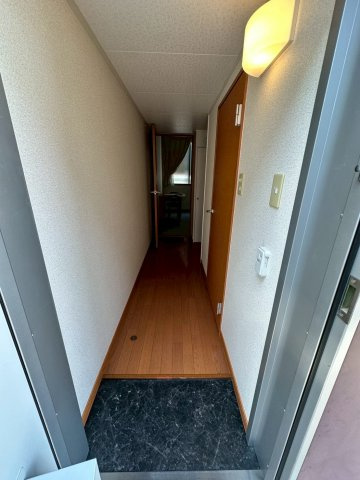 レオパレスCOZYの玄関