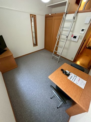レオパレスCOZYの居間・リビング