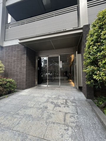 i-Suite Higashi Nakano (アイスイート東中野)のエントランス