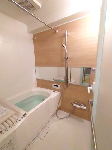 メゾン横浜能見台A棟の浴室