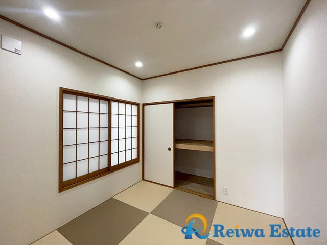 中古戸建　茅ヶ崎市ひばりが丘の和室|来客用の布団や季節外の家電など、大きさを問わず様々なものを収納できる押入。