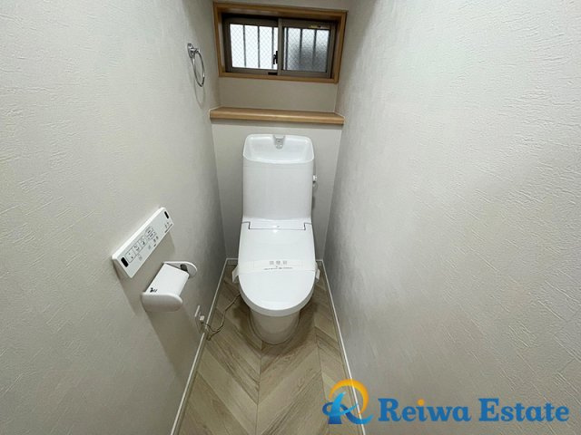 中古戸建　茅ヶ崎市ひばりが丘のトイレ|壁掛けタイプの温水洗浄便座付きです◎