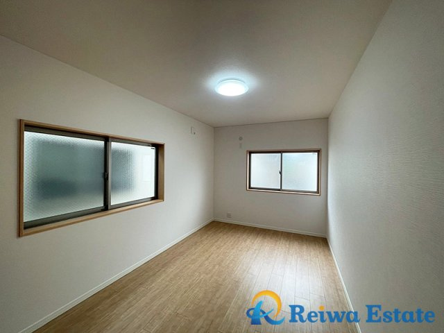 中古戸建　茅ヶ崎市ひばりが丘の洋室|全居室2面採光×クローゼット付きで居住空間を広く使えます♪