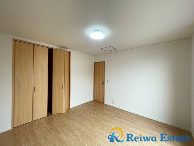 中古戸建　茅ヶ崎市ひばりが丘の寝室|各部屋収納できるため、家具を減らして部屋を広く使え、すっきりとした空間を保てます。