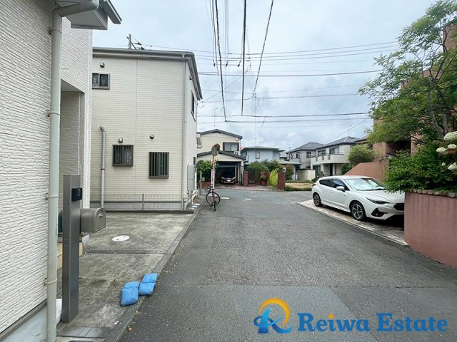 中古戸建　茅ヶ崎市ひばりが丘の前面道路含む現地写真|保育園や公園も近く子育て世帯にオススメの住環境です♪