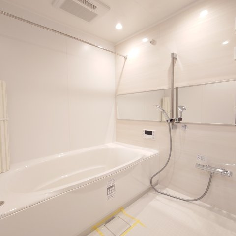 レイディアント横濱ユーロヒルズの浴室|約1.6ｍ×2.0ｍの洗い場のひろいユニットバスです。