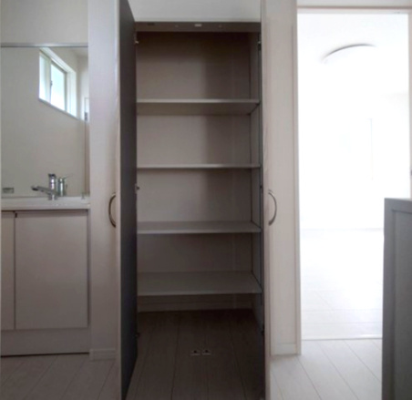 横浜市青葉区美しが丘西二丁目戸建の収納|2階廊下収納