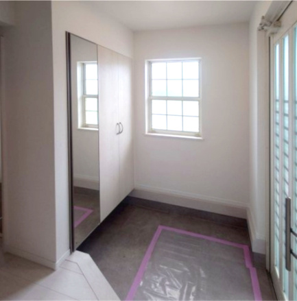 横浜市青葉区美しが丘西二丁目戸建のその他|玄関ホール。玄関収納は最大48足まで収納可能です