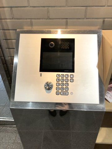 クリオ片瀬江ノ島壱番館の防犯設備|オートロック完備で防犯面も安心です。