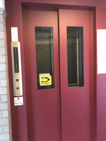 クリオ片瀬江ノ島壱番館のその他共用部分|お買い物時やベビーカーの出し入れに便利なエレベーター付です。