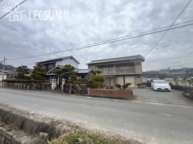 姫路市夢前町杉之内/中古戸建の駐車場