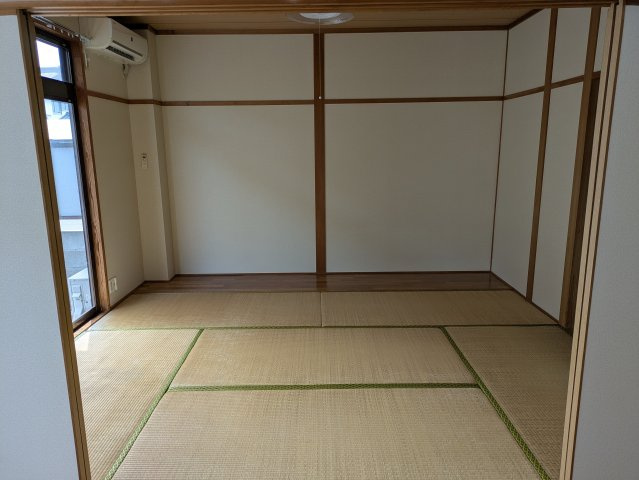 タナカハウスⅢの和室|畳の上でゆっくりとくつろげる和室です