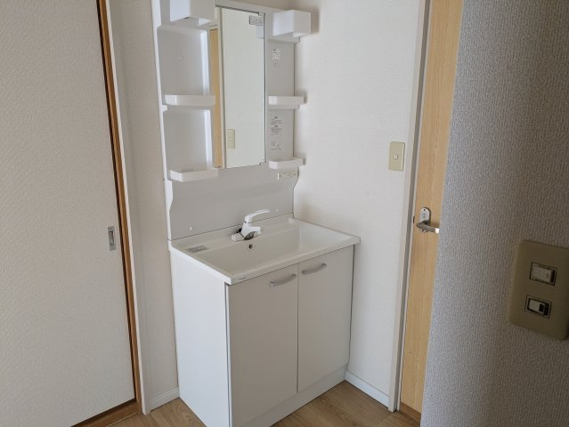 タナカハウスⅢの独立洗面台|独立洗面台で身支度をすべて済ませてしまいましょう