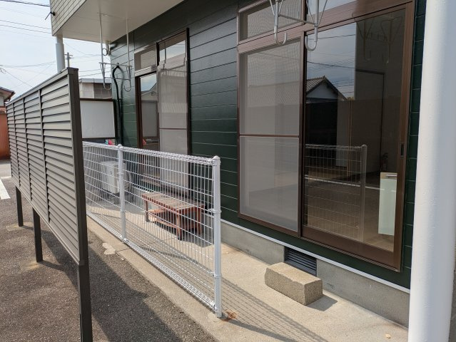 タナカハウスⅢのバルコニー|プライバシーも考慮したバルコニーです