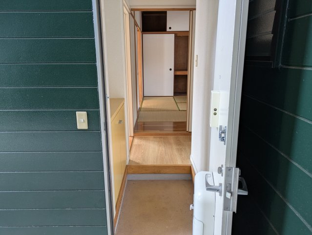 タナカハウスⅢの玄関|収納もある玄関です