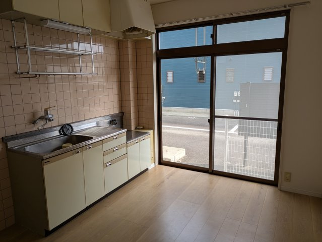 タナカハウスⅢのキッチン|明るく広々としたキッチン