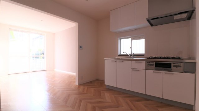 クイーンズコート東落合 C棟の居間・リビング