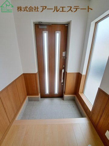 加古川市加古川町北在家　　山陽電鉄「尾上の松駅」徒歩17分の玄関