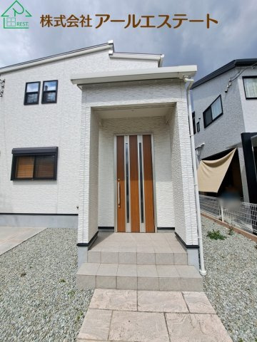 加古川市加古川町北在家　　山陽電鉄「尾上の松駅」徒歩17分の玄関