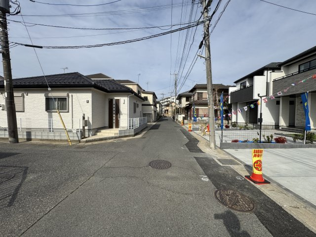松戸市中和倉新築戸建（馬橋28期）の前面道路含む現地写真|南側前面道路