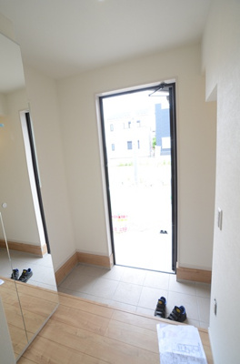 【玄関】 | 海老名市杉久保南３丁目 新築戸建て 全3棟【仲介手数料無料】