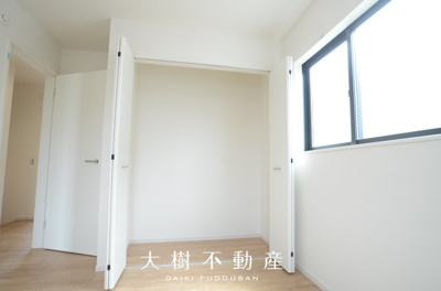 【洋室】 | 海老名市杉久保南３丁目 新築戸建て 全3棟【仲介手数料無料】 | 2階　洋室2（5.2帖）クローゼット