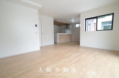 【居間・リビング】 | 海老名市杉久保南３丁目 新築戸建て 全3棟【仲介手数料無料】 | 【仲介手数料無料でご紹介可能です】大樹不動産