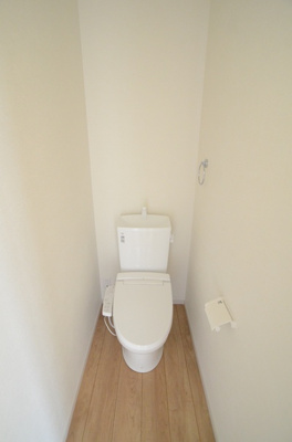 【トイレ】 | 海老名市杉久保南３丁目 新築戸建て 全3棟【仲介手数料無料】 | ２階
