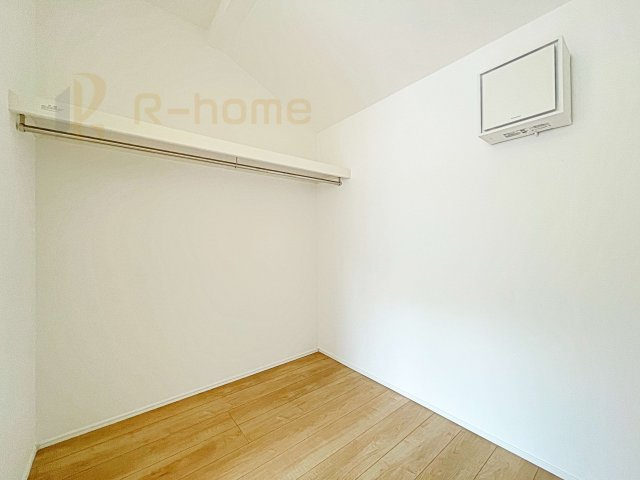 守谷市けやき台2丁目24-1期　新築戸建て　1号棟の収納|人気のウォークインクローゼット！
アウター類はもちろん、季節ものや寝具も収納できます！