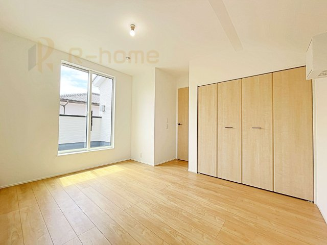 守谷市けやき台2丁目24-1期　新築戸建て　1号棟の洋室|全居室に収納を完備♪
スッキリとした快適な居住空間を確保！