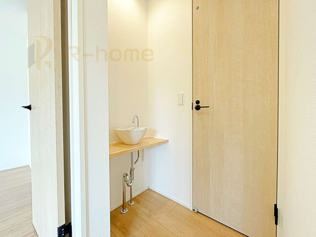 守谷市けやき台2丁目24-1期　新築戸建て　1号棟の洗面所|2階にコンパクトでお洒落な洗面台！家族の健康を守る嬉しい設備♪