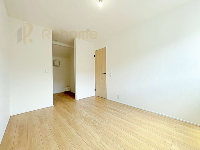 守谷市けやき台2丁目24-1期　新築戸建て　1号棟の洋室|収納便利なウォークインクローゼット付きの洋室♪
明るく風通しの良いお部屋です♪
