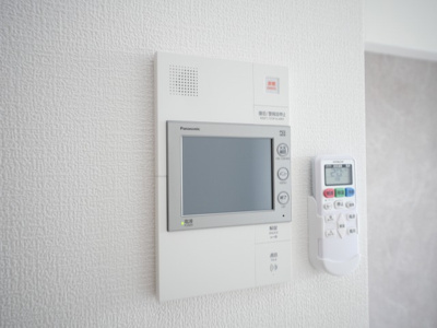 【セキュリティ】 | セレニテ十三ミラク | モニター付きインターホンです