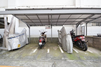 【駐車場】 | バイク置き場。空き区画の有無や駐輪料金、サイズおよび排気量規定などについては、改めてお問い合わせください。～即日のご見学可能～　お問合せはお気軽にどうぞ。