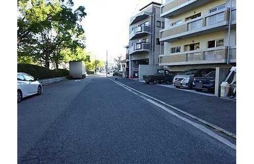 南区比治山本町の前面道路含む現地写真|建築条件無し☆彡
注文住宅をお考えの方にピッタリ！
お好きな間取りで自由設計可能◎