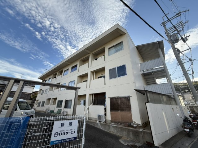 マンション桂風の外観|落ち着いた雰囲気の外観です