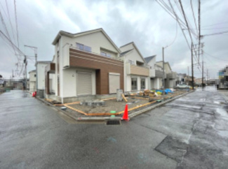 【前面道路含む現地写真】 | 前面道路（8号棟～）