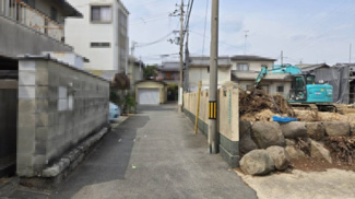 【前面道路含む現地写真】