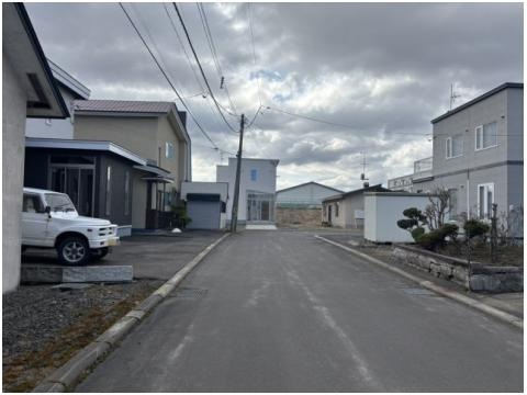 北見市東相内町６０１番地１６　中古売家の前面道路含む現地写真