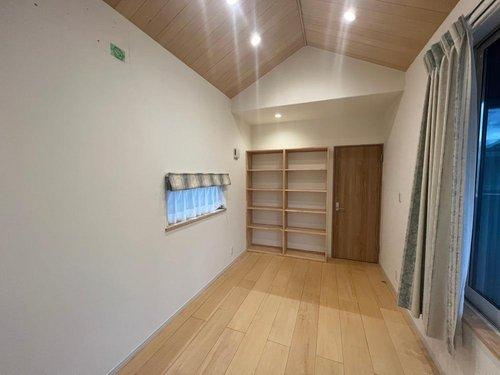 安芸郡海田町南幸町１の洋室|防音仕様の音楽ルーム完備！素敵な造作家具付き☆
ＷＩＣ完備☆並列駐車２台可◎