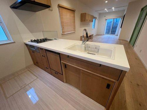 安芸郡海田町南幸町１の玄関|防音仕様の音楽ルーム完備！素敵な造作家具付き☆
ＷＩＣ完備☆並列駐車２台可◎