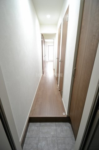 アドバンス中広町の玄関