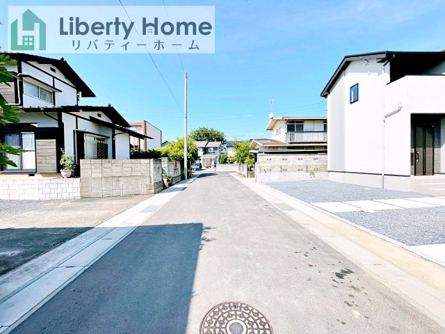 水戸市平須町12期　新築戸建の前面道路含む現地写真