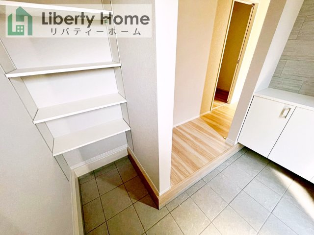 水戸市平須町12期　新築戸建の玄関